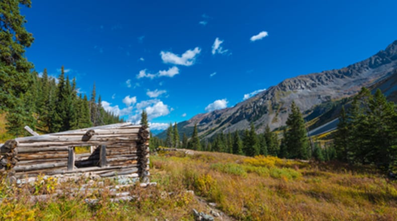 Visiting hot springs seems to be a growing trend in Colorado â whether itâs a spa-style hot spring with a booze-filled concession stand or one that means an 8-mile hike over rugged terrain. (Dreamstime/TNS)