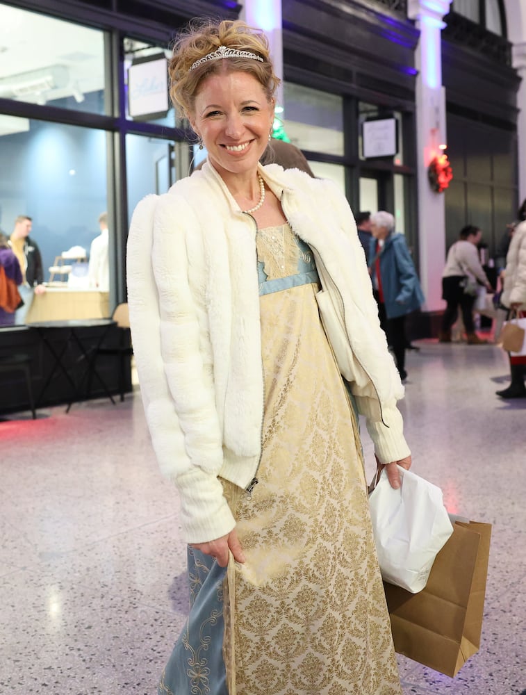 DDN 121125 Holly Days Dayton Arcade