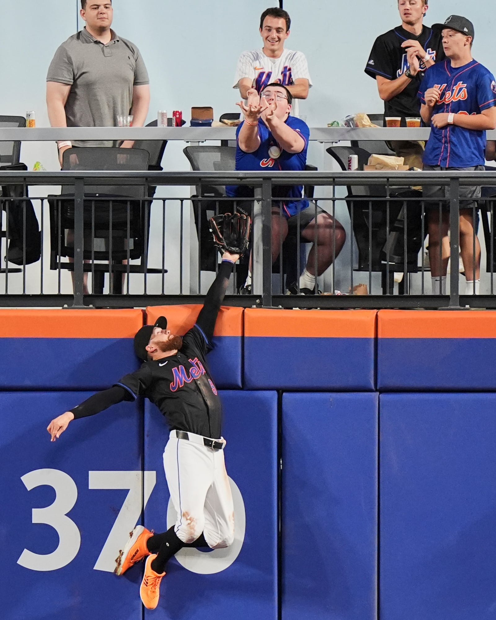 New York Mets' Brandon Nimmo leaps for a ball hit by Cincinnati Reds' Matt McLain for a two-run home run during the fifth inning of a baseball game Friday, July 18, 2025, in New York. (AP Photo/Frank Franklin II)