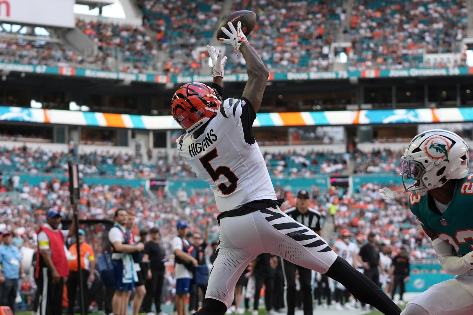 Cincinnati Bengals wide receiver Tee Higgins (5) pulls in a pass for a touchdown while being defended by Miami Dolphins cornerback Jack Jones (23) during the first half of an NFL football game, Sunday, Dec. 21, 2025, in Miami Gardens, Fla. (AP Photo/Lynne Sladky)