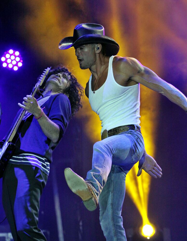 Country music stars play Aaron's Amphitheatre at Lakewood