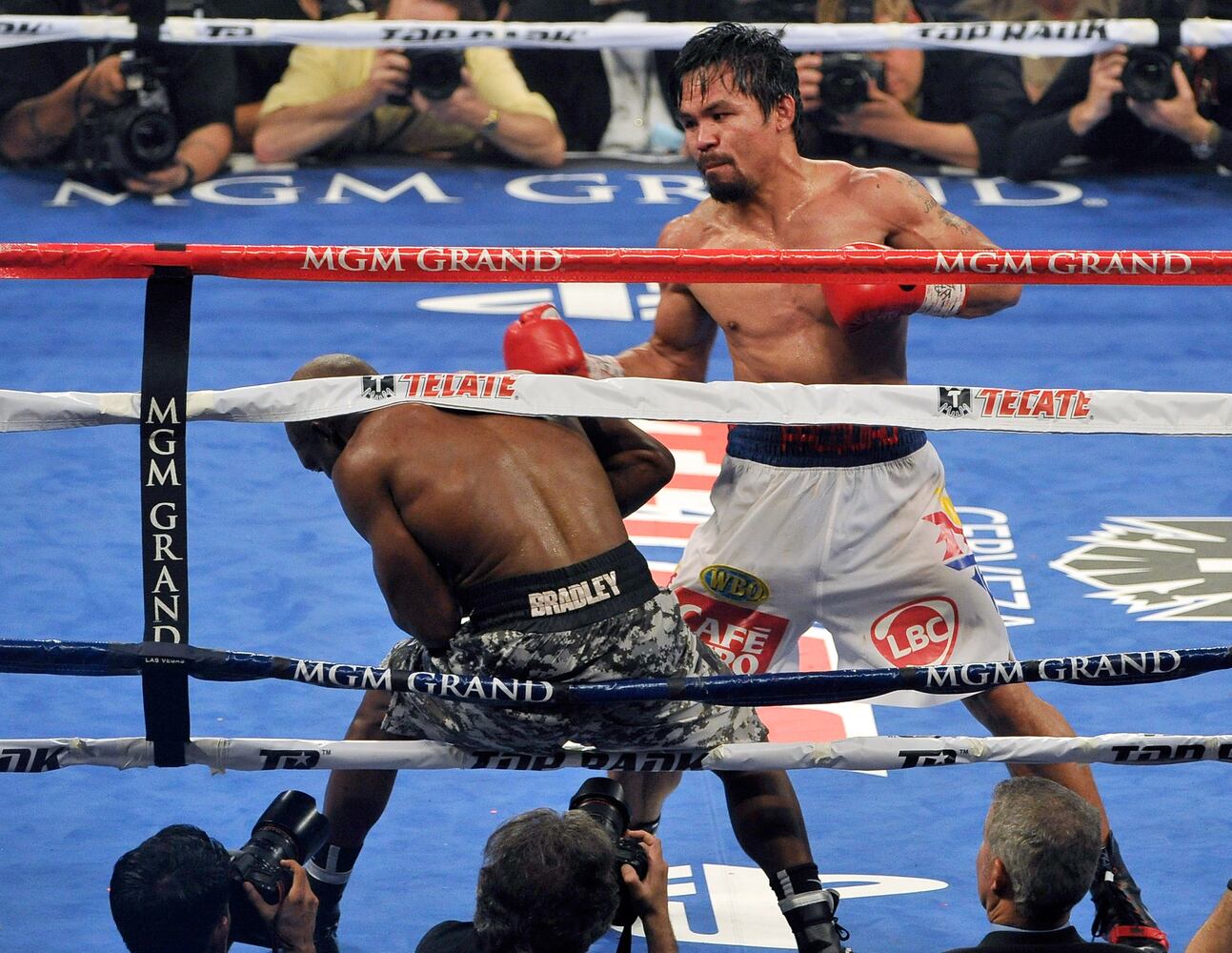 Fight for WBO welterweight title