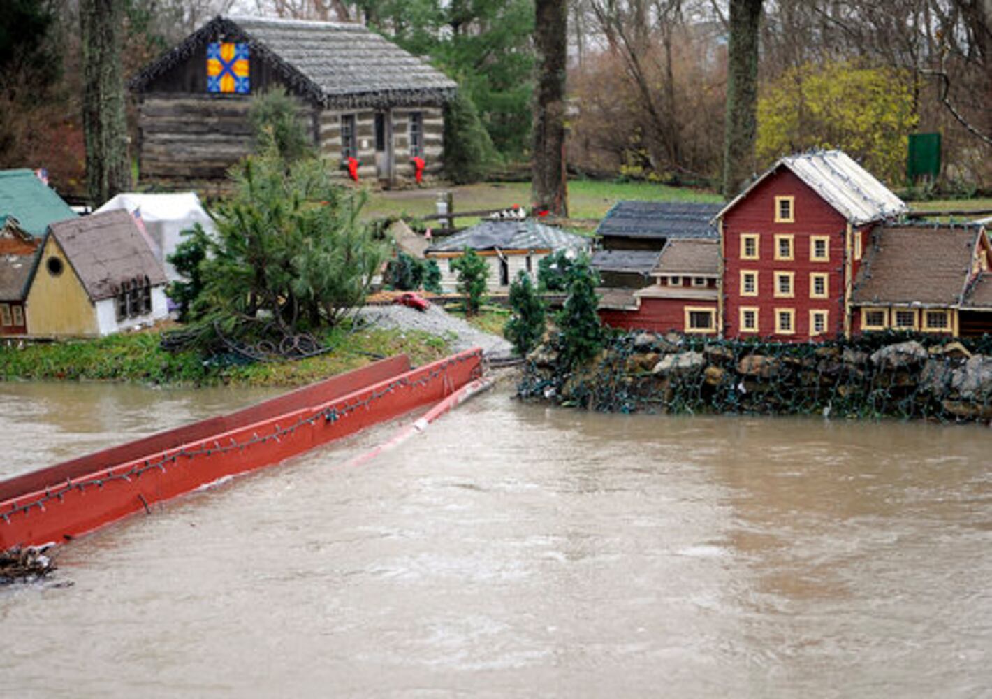 Rain closes Clifton Mill light display