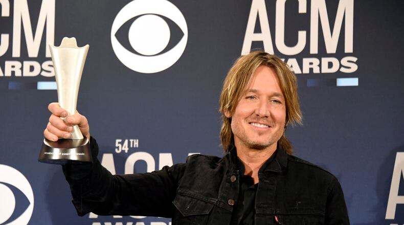 LAS VEGAS, NEVADA - APRIL 07: Keith Urban poses with the Entertainer of the Year award in the press room during the 54th Academy Of Country Music Awards at MGM Grand Garden Arena on April 07, 2019 in Las Vegas, Nevada. (Photo by Frazer Harrison/Getty Images for ACM)