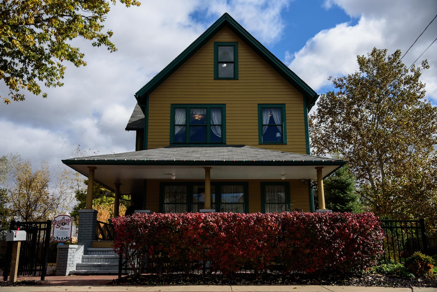 PHOTOS: Take a look inside the famous house from “A Christmas Story”