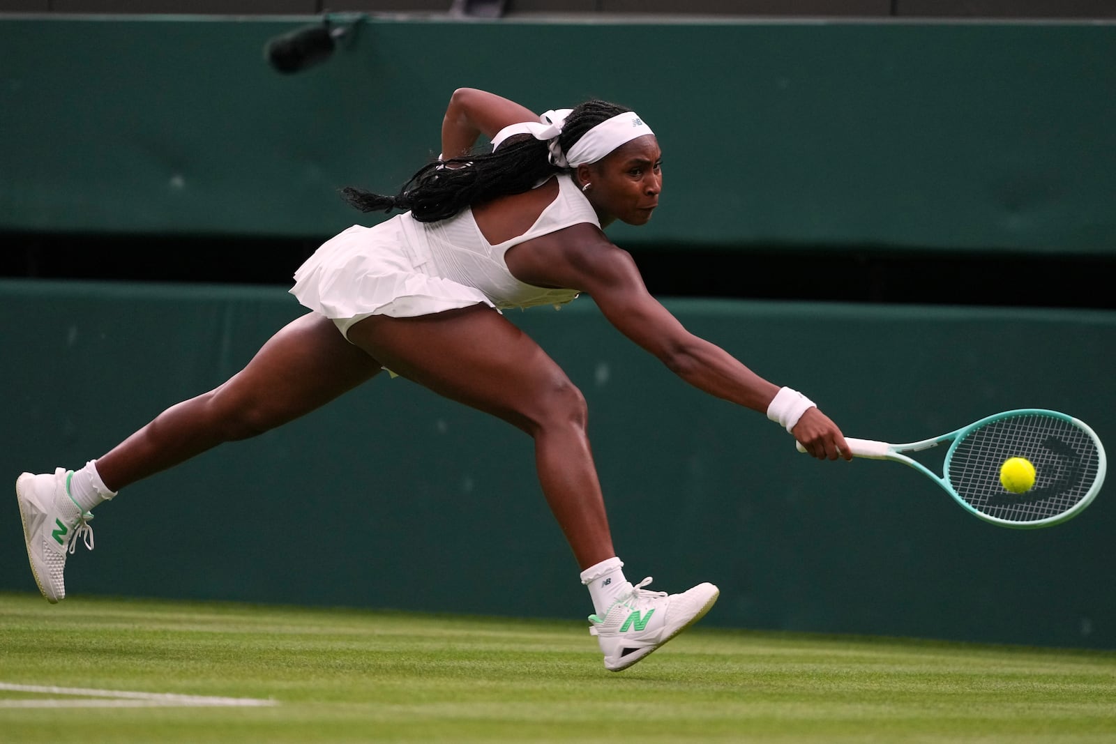 Coco Gauff of the U.S. returns the ball to Dayana Yastremska of Ukraine during their first round women's single match at the Wimbledon Tennis Championships in London, Tuesday, July 1, 2025.(AP Photo/Kirsty Wigglesworth)