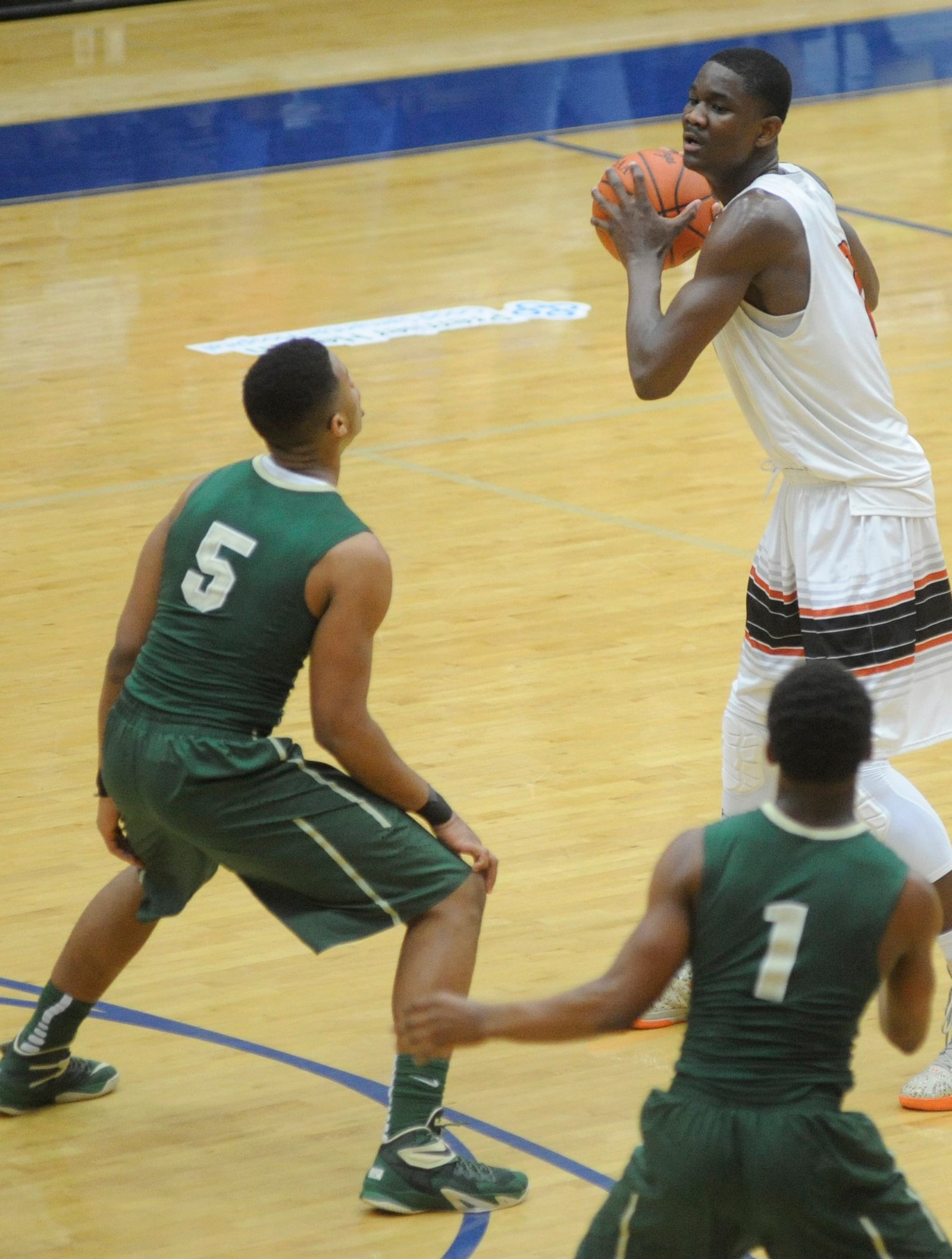 Deandre Ayton, a 6-11 sophomore and the nation's top recruit for the Class of 2017, is guarded by Jibri Blount (5). Ayton had 10 points and 12 rebounds in Balboa's (Calif.) 65-40 loss to Akron SVSM in the Good Samaritan Flyin' to the Hoop at Trent Arena on Sunday, Jan. 18, 2015. MARC PENDLETON / STAFF