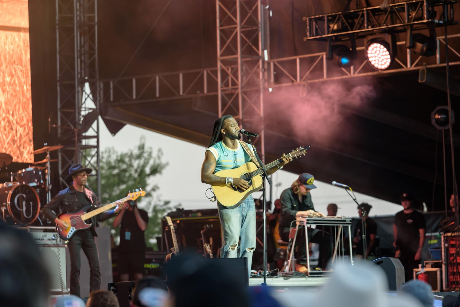 PHOTOS: Carrie Underwood & Shaboozey at the 2025 Voices of America Country Music Fest
