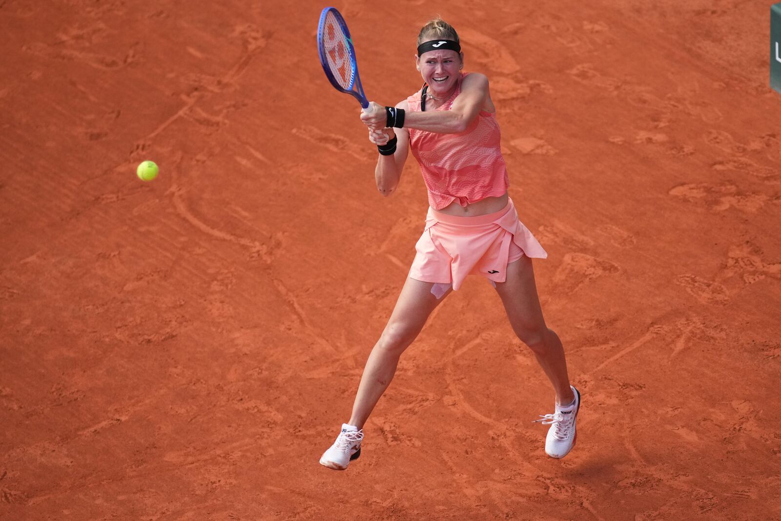 Marie Bouzkova of the Czech Republic returns the ball to Coco Gauff of the U.S. during their third round match of the French Tennis Open, at the Roland-Garros stadium, in Paris, Saturday, May 31, 2025. (AP Photo/Christophe Ena)