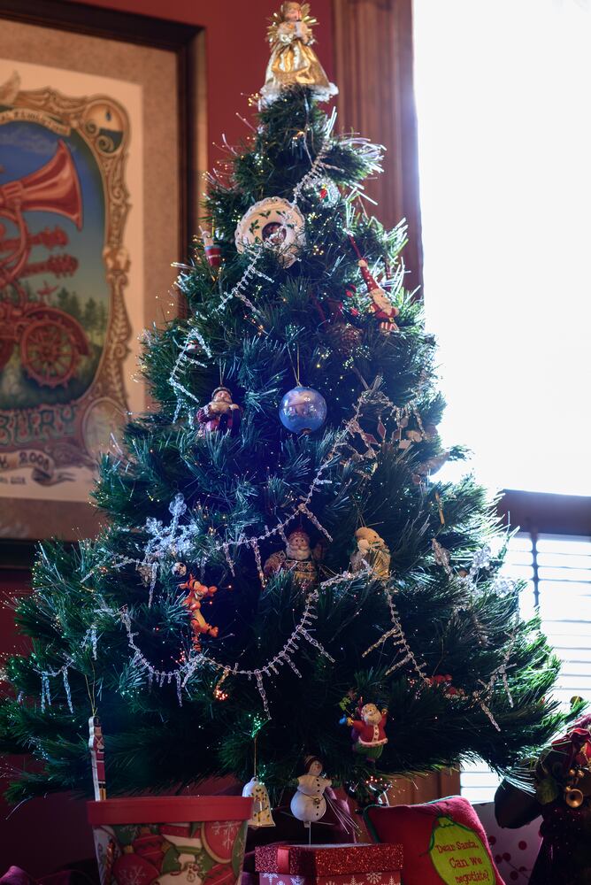 PHOTOS: The Oregon Historic District’s Virtual Grand Holiday Tour of Homes