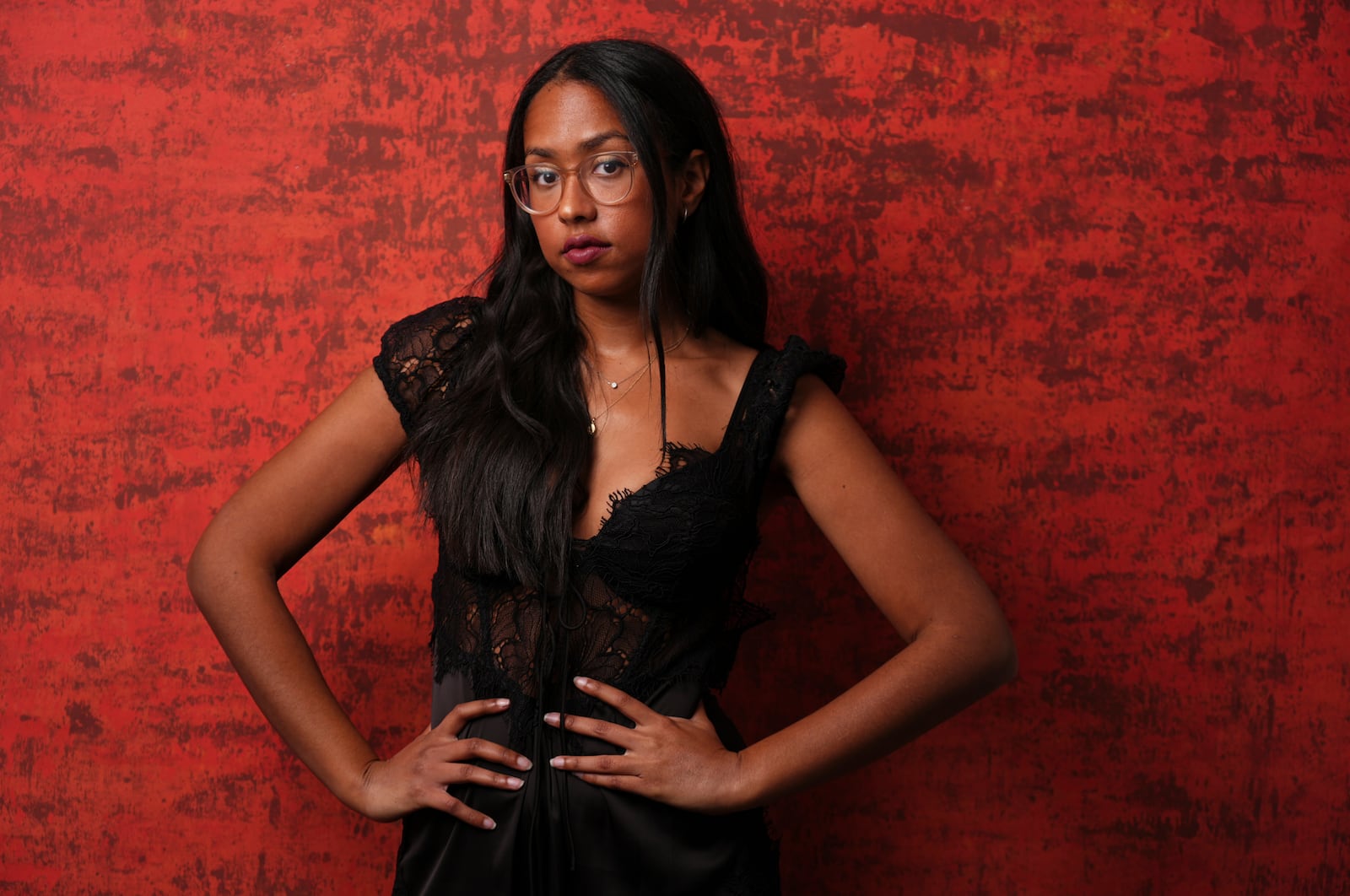 Singer-songwriter Jensen McRae poses for a portrait on Thursday, April 17, 2025, in Los Angeles. (AP Photo/Chris Pizzello)