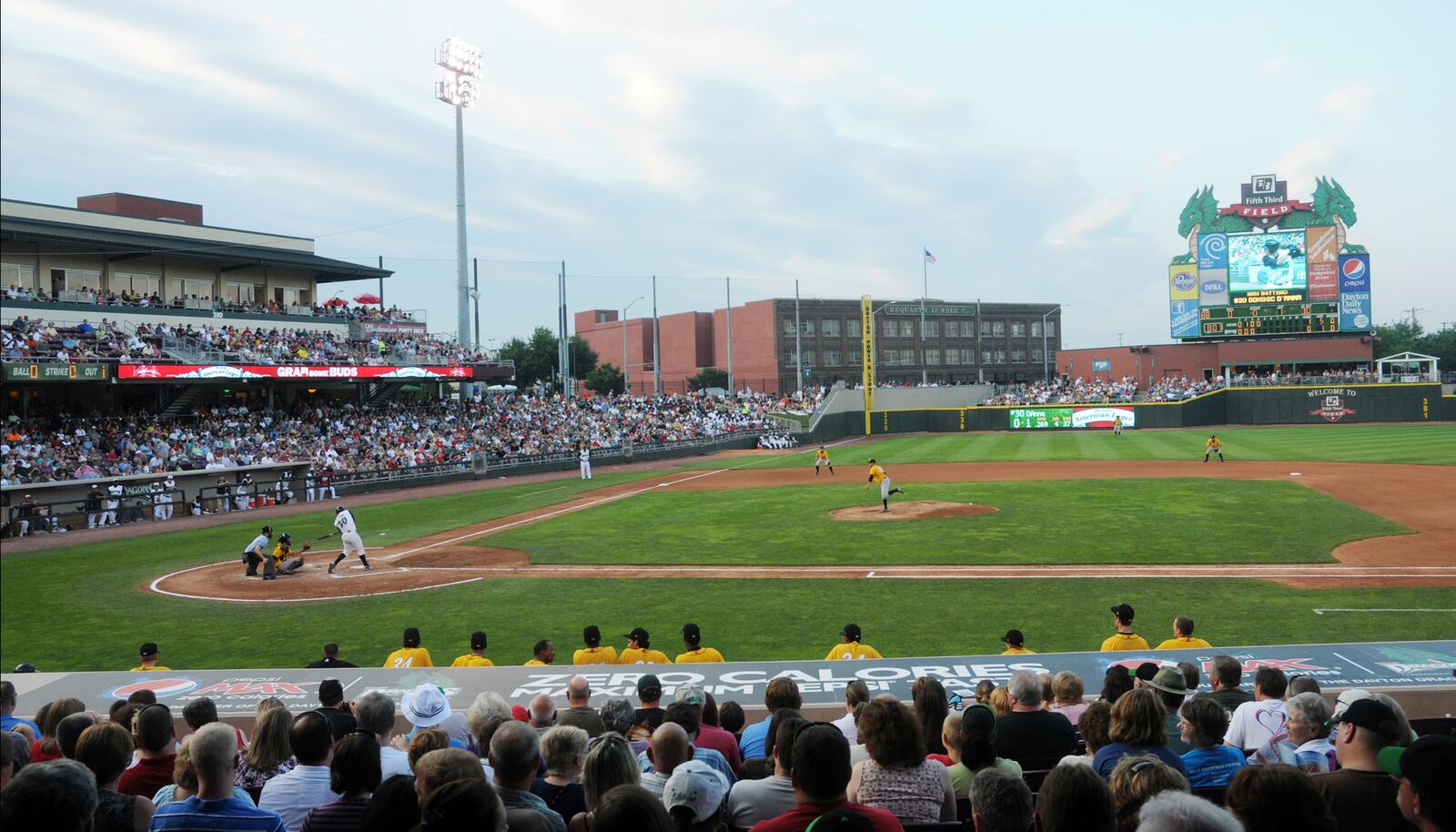 The loyal fans for of the Dayton Dragons made tonights game  the 814th consecutive sell out crowd. This ties the record held by the Portland Trailblazers in Professional Sports