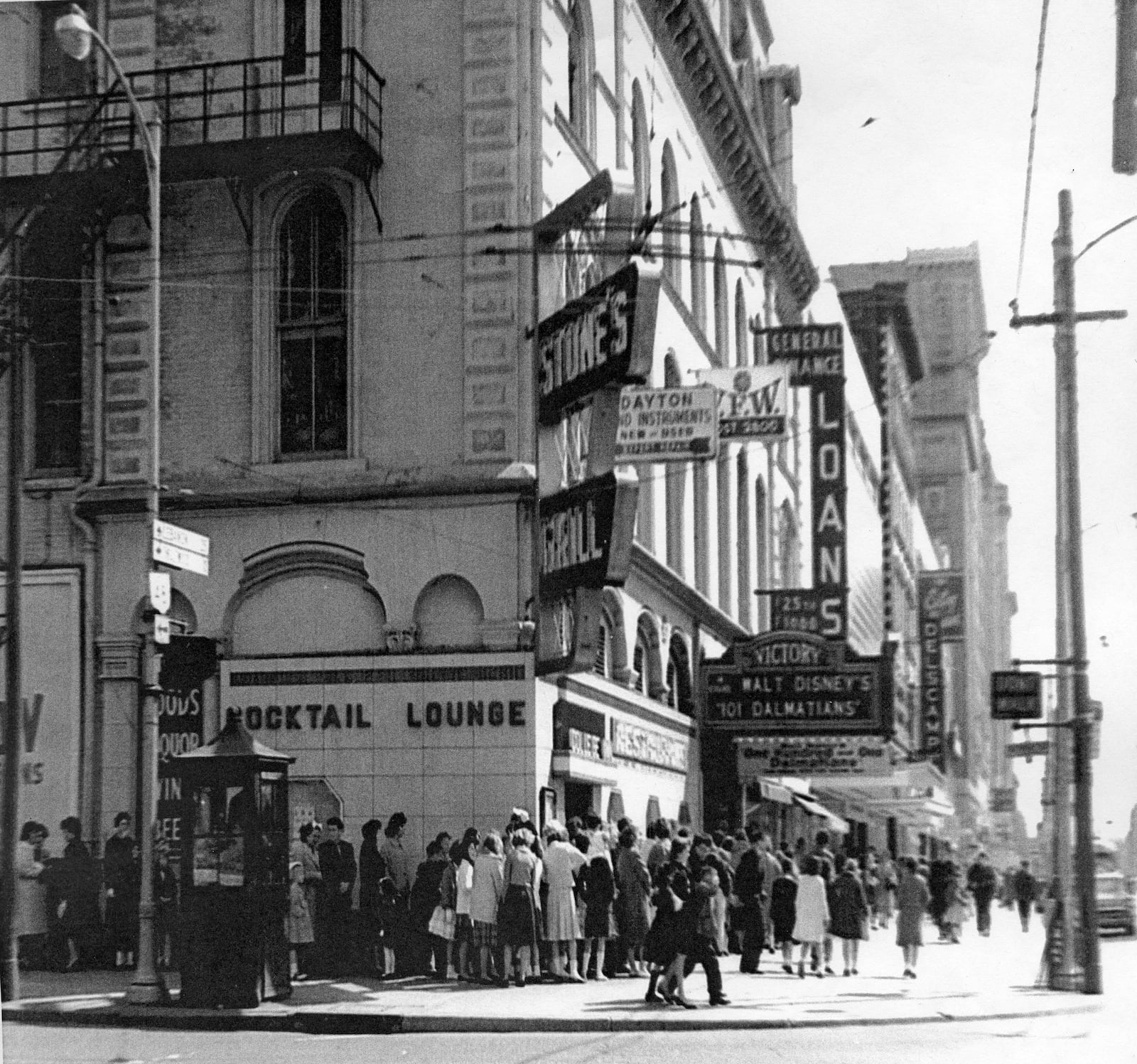 A line forms around the Victory Theatre to see 101 Dalmations in 1961. PHOTO COURTESY OF THE VICTORIA THEATRE