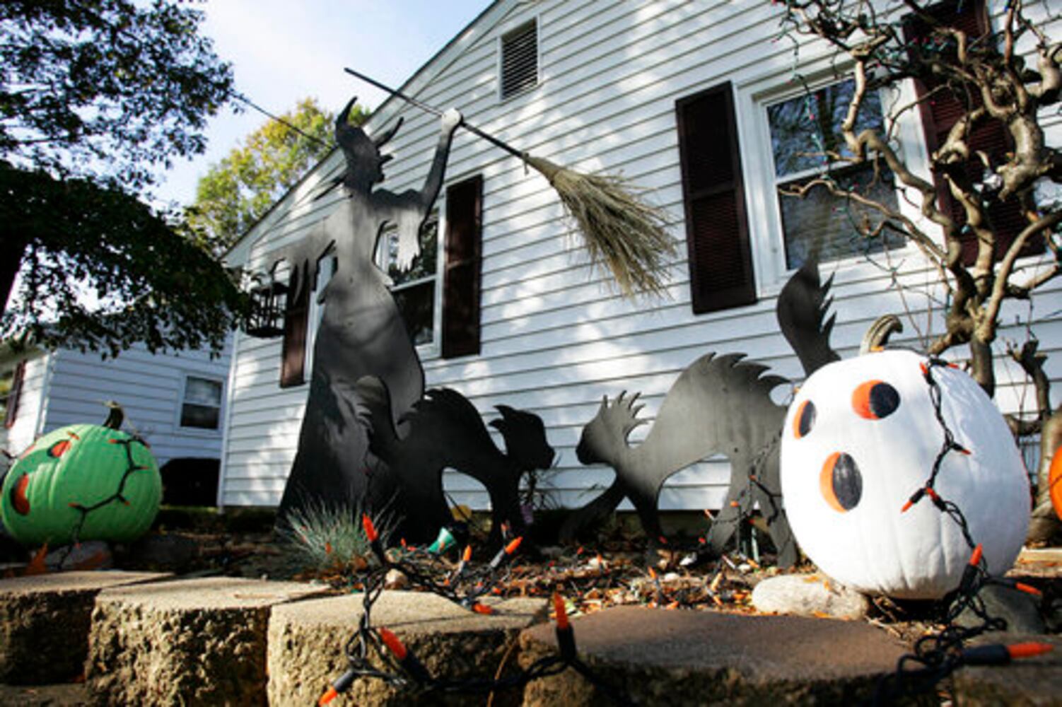 Halloween decorating contest