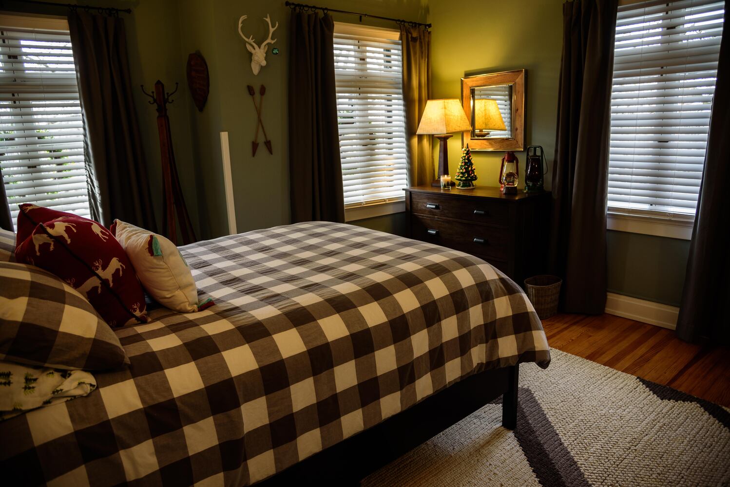 PHOTOS: Inside gorgeous Oakwood homes decorated for its very first  holiday home tour