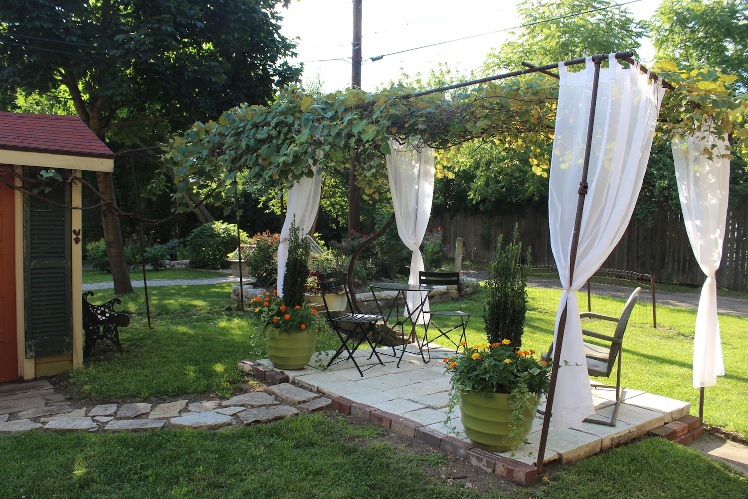 Tobin Denney's spectacular, not so secret St. Anne's garden