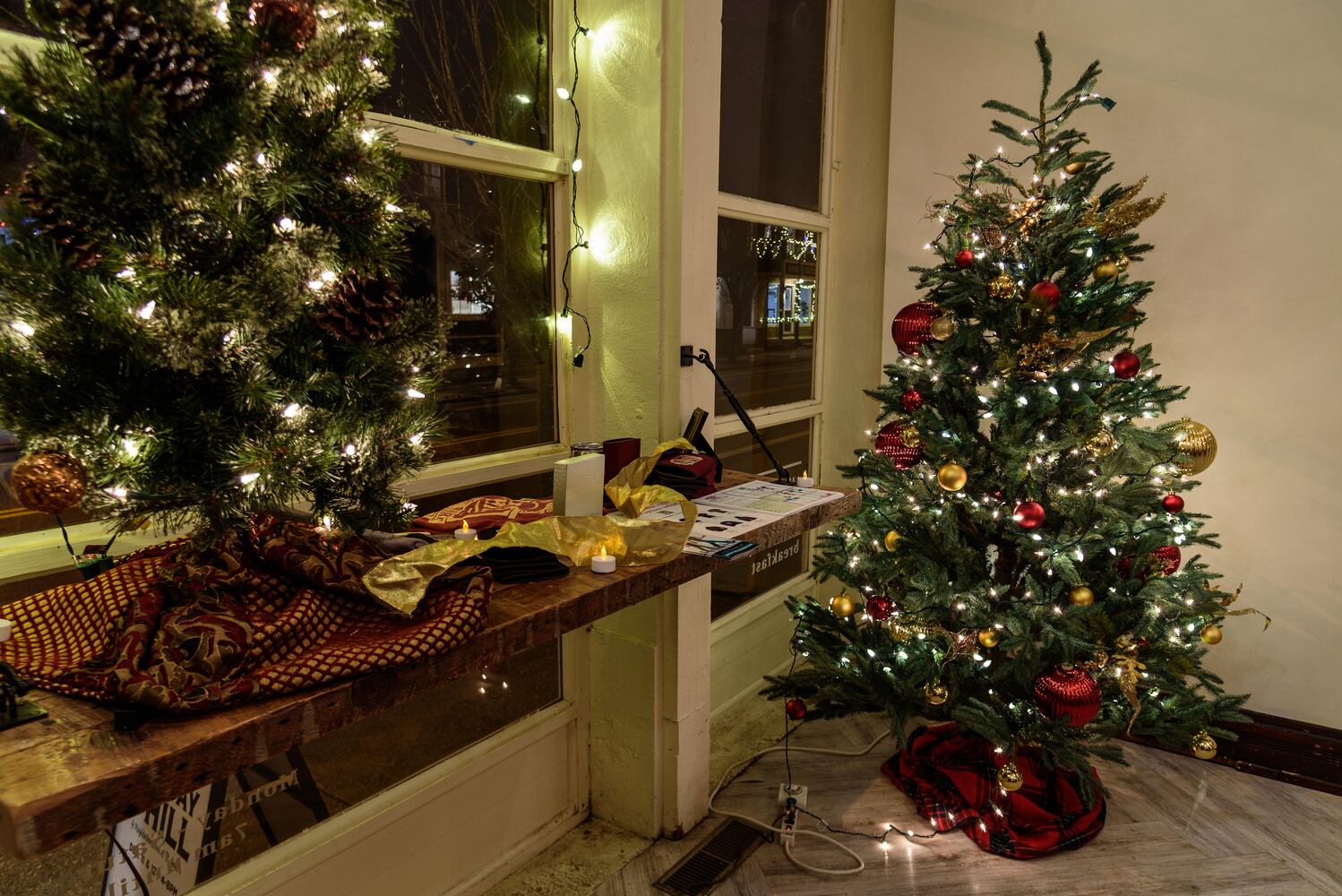 PHOTOS: Holiday on the Hill in the St. Anne's Hill Historic District