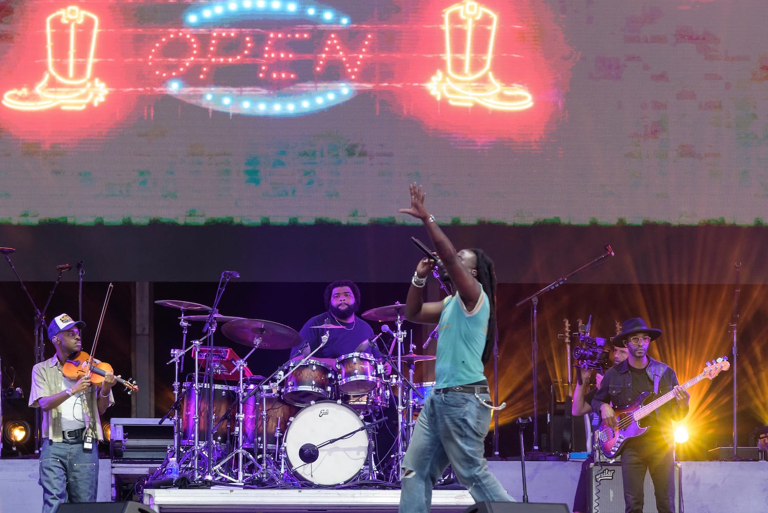 PHOTOS: Carrie Underwood & Shaboozey at the 2025 Voices of America Country Music Fest