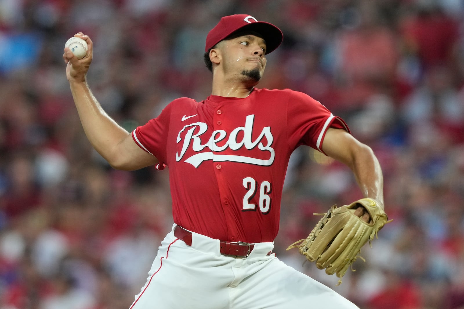Cincinnati Reds pitcher Chase Burns throws during the second inning of a baseball game against the Los Angeles Dodgers, Monday, July 28, 2025, in Cincinnati. (AP Photo/Carolyn Kaster)