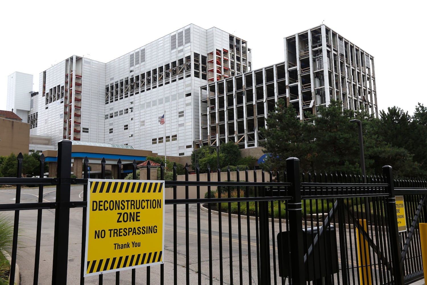 PHOTOS: Demolition of Good Samaritan Hospital continues