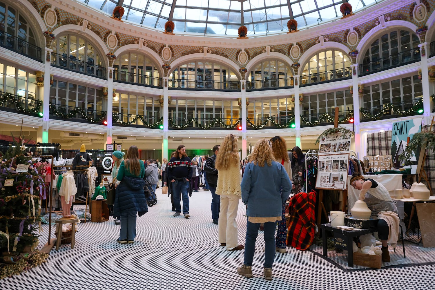 DDN 121125 Holly Days Dayton Arcade