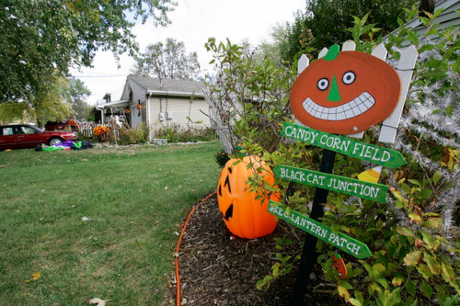 Halloween decorating contest