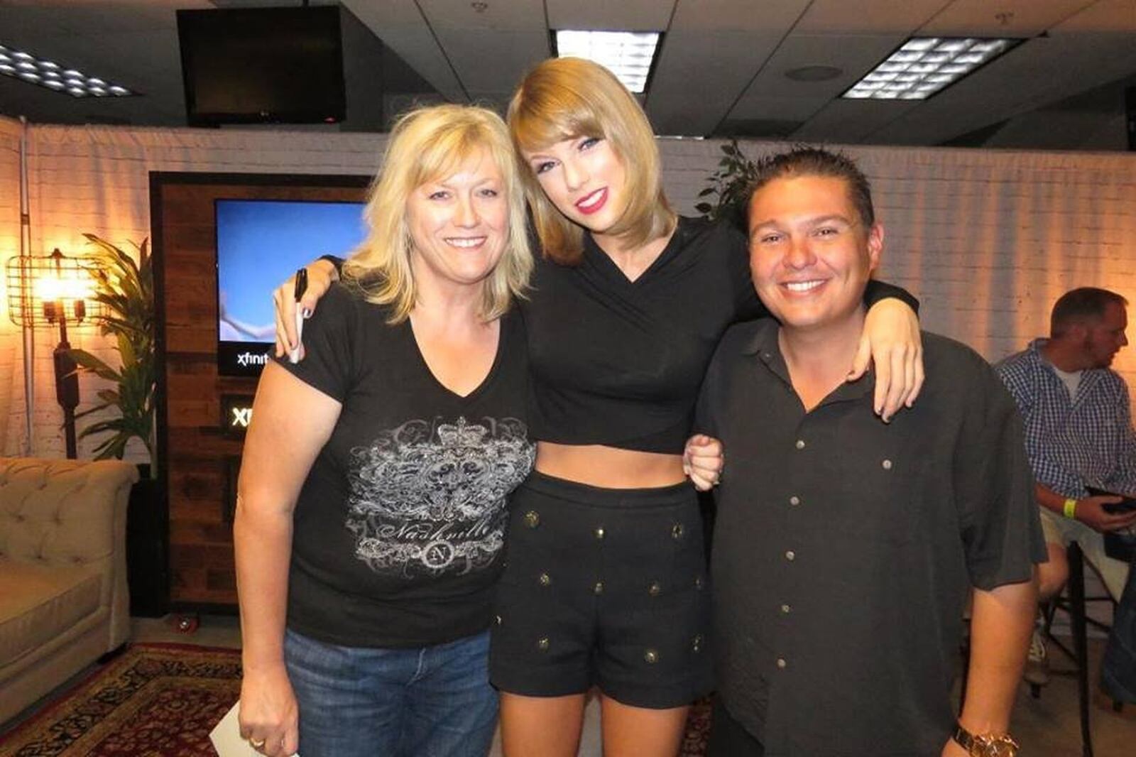 Taylor Swift (center) backstage with K99.1 FM’s Nancy Wilson and Frye Guy last Thursday, Sept. 17, at Nationwide Arena. CONTRIBUTED (2015)