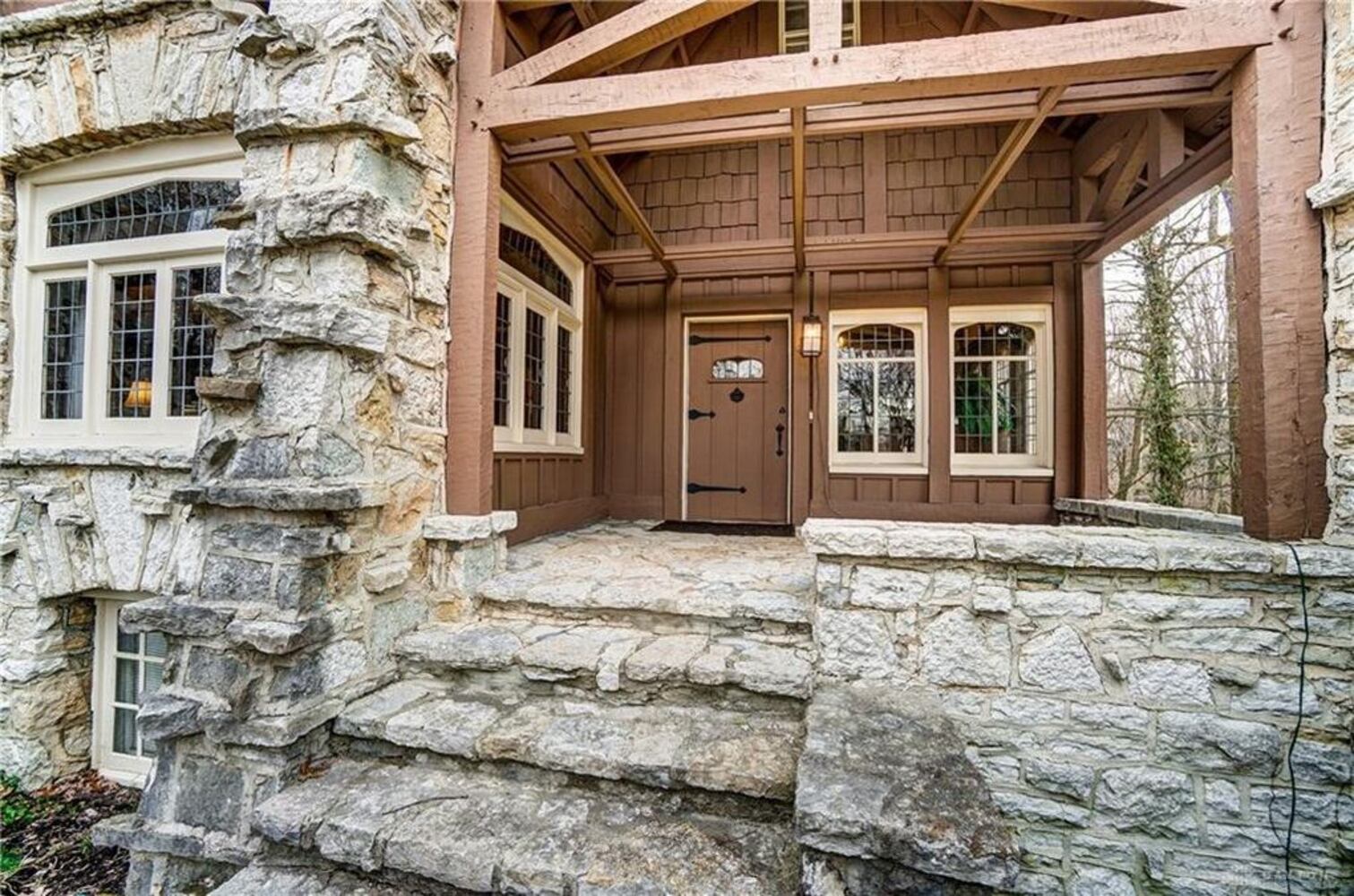 PHOTOS: $1M Oakwood manor on the market