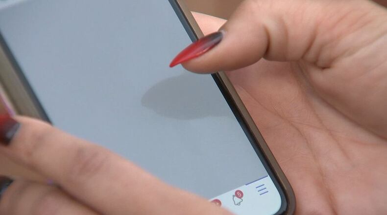 No cell phone policy met with mixed reactions from metro parents