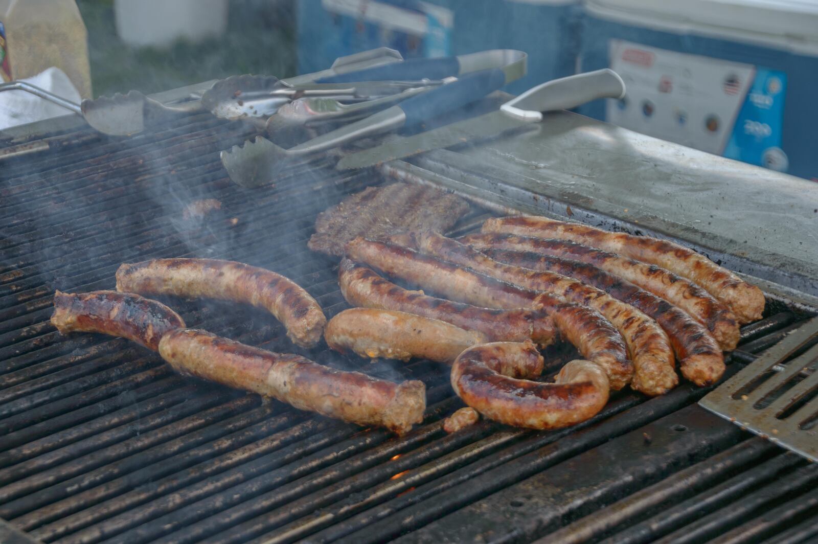 Soaring temperatures didn't everyone from enjoying the lip-smacking barbecue, chilled drinks and other live entertainment at the 2016 Huber Heights Ribfest on Sunday, July 24. (TOM GILLIAM/CONTRIBUTED)