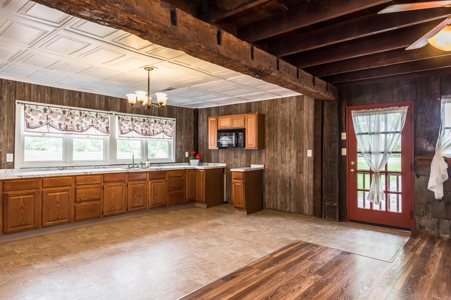 PHOTOS: Converted barn in the country is a farmhouse dream come true