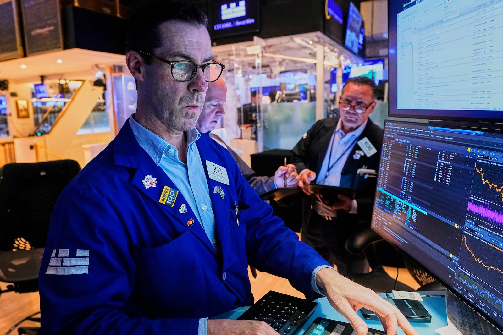 Specialist John McNierney, left, works with traders on the floor of the New York Stock Exchange, Thursday, May 29, 2025. (AP Photo/Richard Drew)
