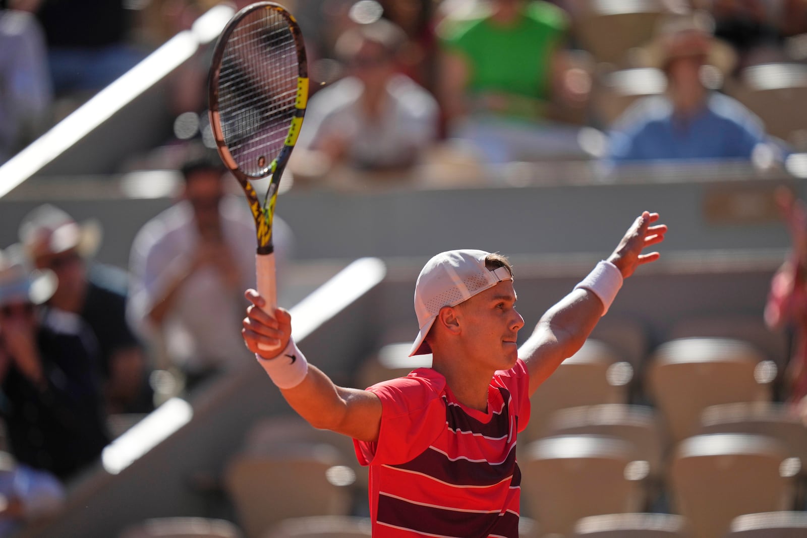 Denmark's Holger Rune celebrates beating France's Quentin Halys following their third round match of the French Tennis Open, at the Roland-Garros stadium, in Paris, Friday, May 30, 2025. (AP Photo/Thibault Camus)