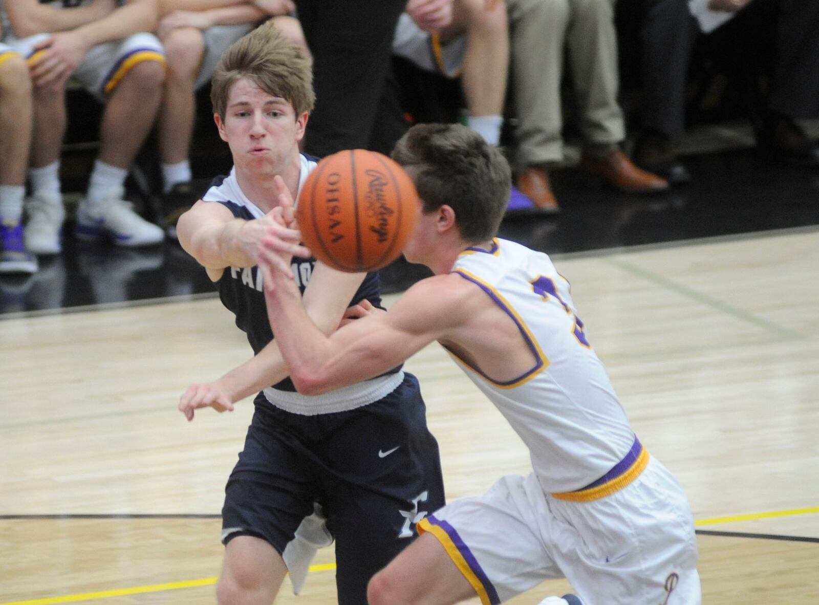 Fairmont’s Andrew Forman (with ball) and Butler’s Michael Kreill. MARC PENDLETON / STAFF