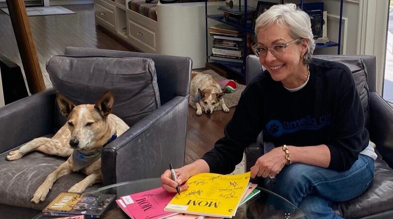 Academy and seven-time Emmy Award-winning actress Allison Janney, raised in Oakwood, is offering signed memorabilia from her recent CBS sitcom “Mom” to benefit Amelia Air Animal Rescue.