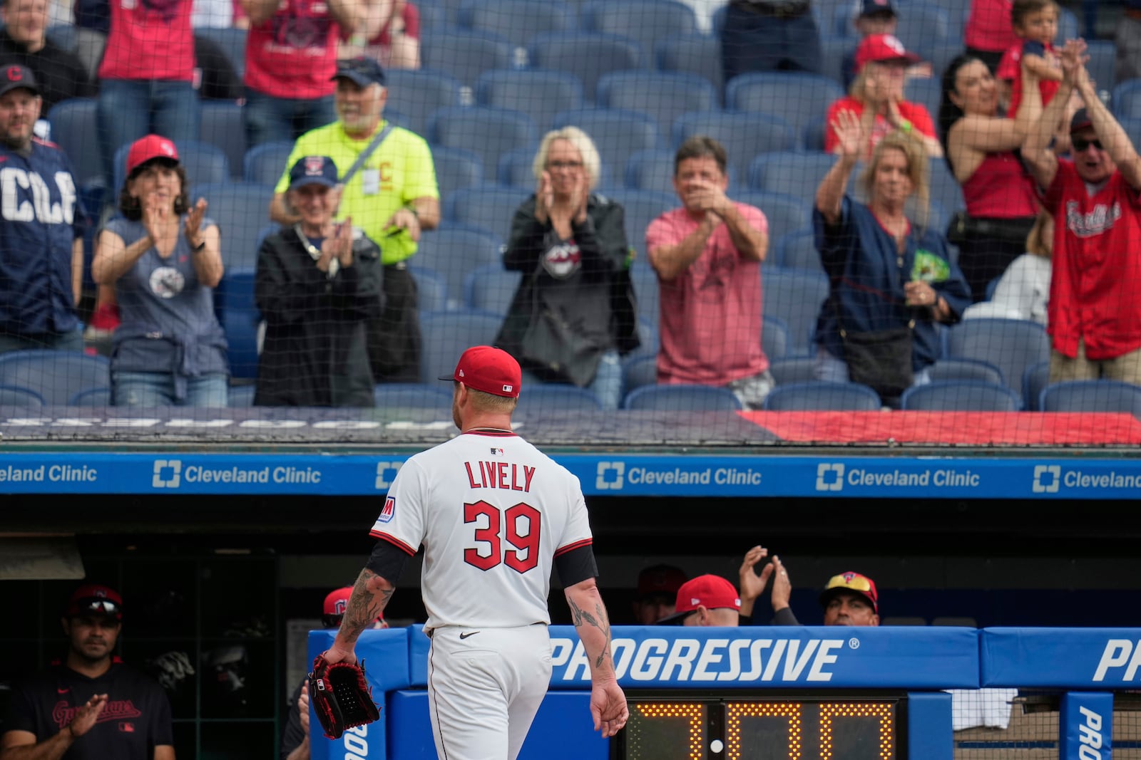 Cleveland Guardians starting pitcher Ben Lively (39) is applauded as he leaves in the sixth inning of a baseball game against the Minnesota Twins in Cleveland, Thursday, May 1, 2025. (AP Photo/Sue Ogrocki)