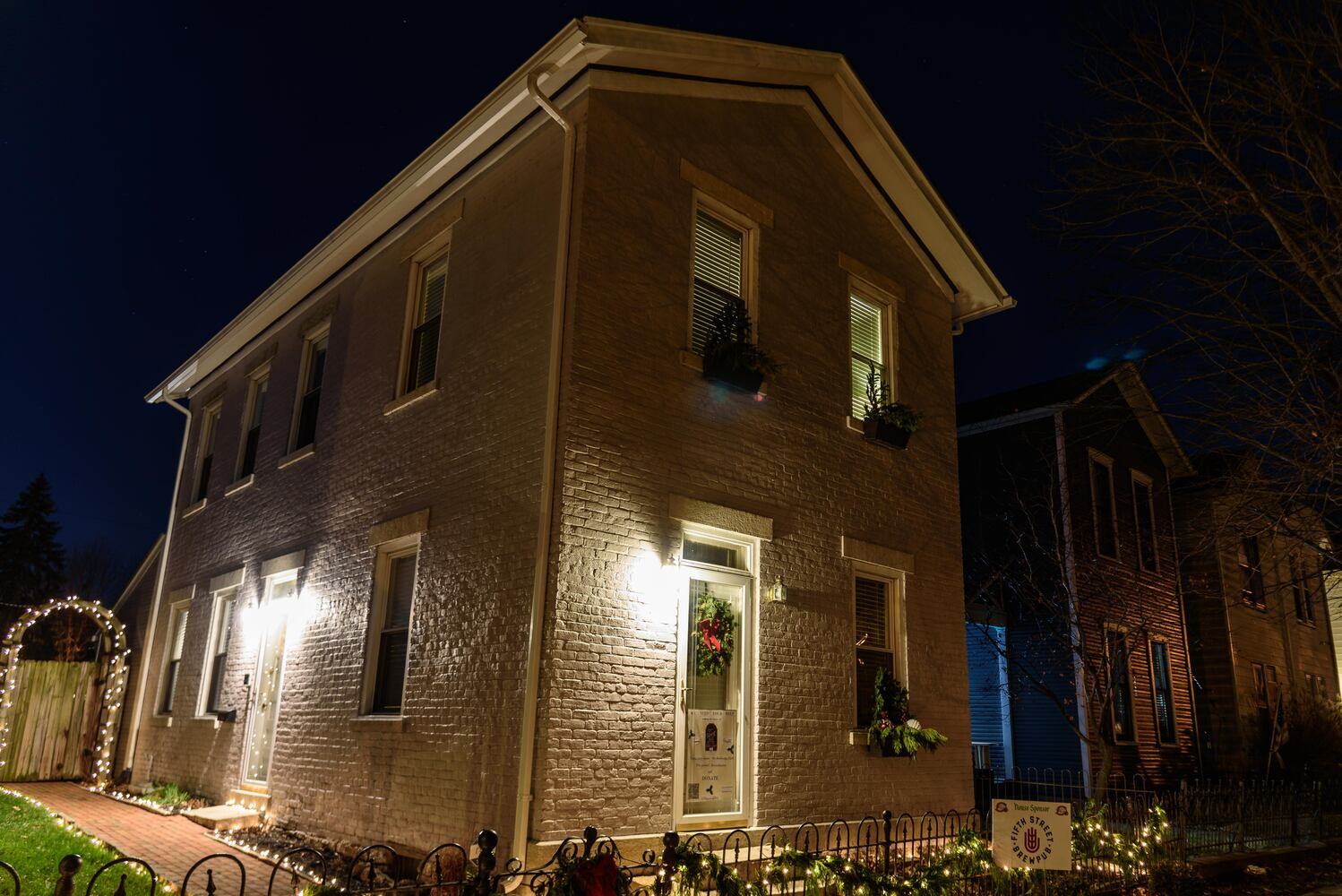 PHOTOS: Holiday on the Hill in the St. Anne's Hill Historic District