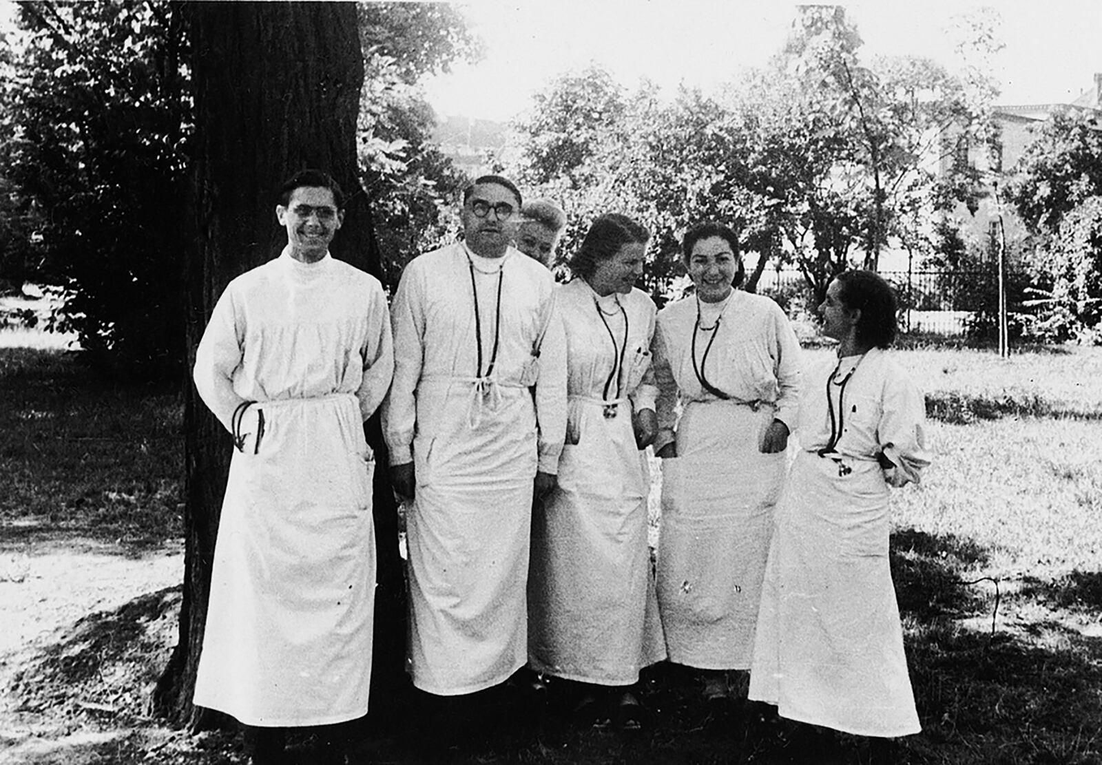 
                        Anna Ornstein, far right, in the late 1940s, during her time as a medical student at the University of Heidelberg in Germany. Ornstein, who was born in Hungary and in the 1950s emigrated to the United States, where she practiced and taught child psychiatry at the University of Cincinnati and Harvard and became a leading exponent of a school known as self-psychology, died on Wednesday, July 2, 2025, at her home in Brookline, Mass. She was 98. (Paul & Anna Ornstein, via United States Holocaust Museum via The New York Times) -- NO SALES; FOR EDITORIAL USE ONLY WITH NYT STORY OBIT ORNSTEIN BY TRIP GABRIEL FOR JULY 4, 2025. ALL OTHER USE PROHIBITED. --
                      