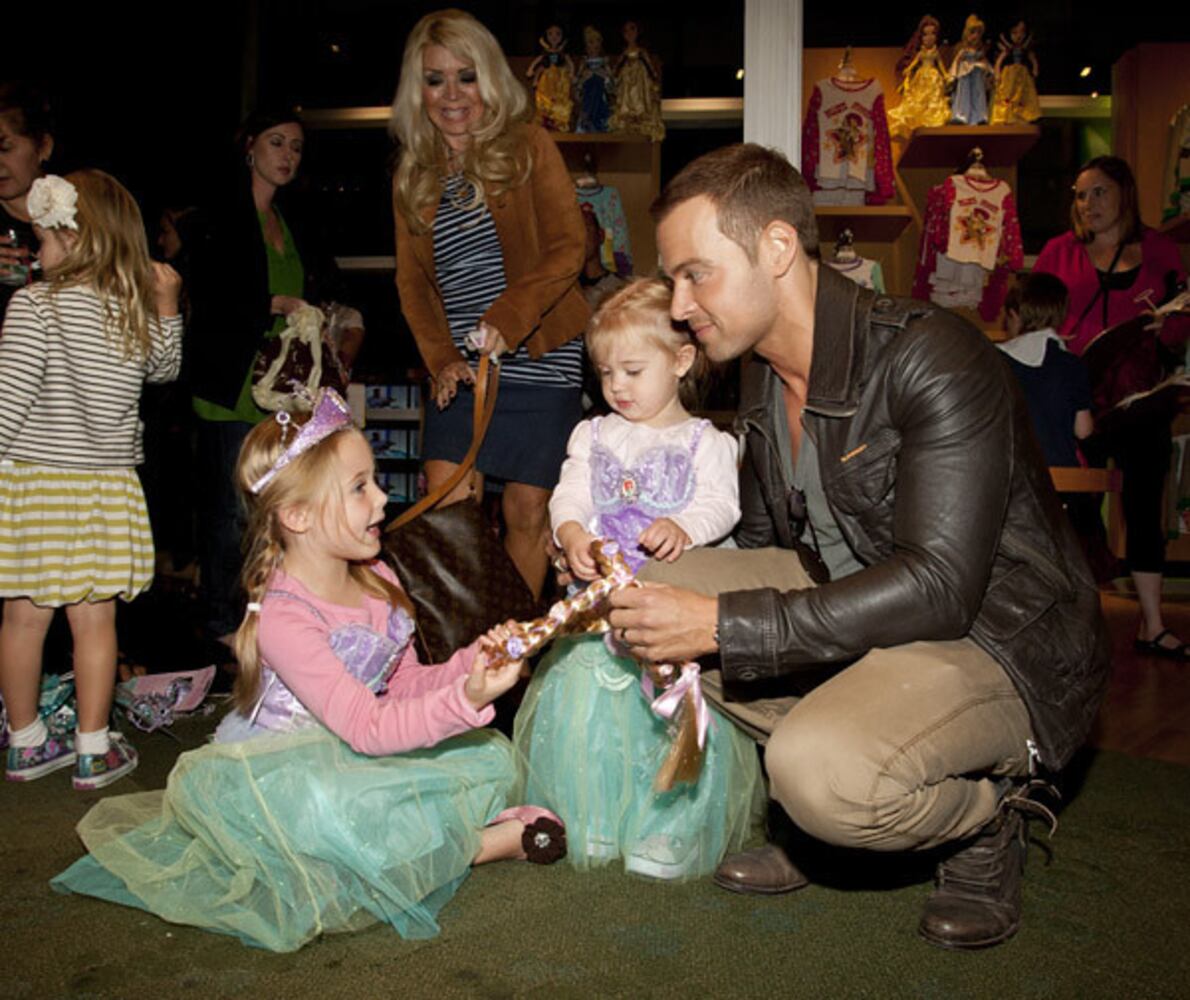 Hollywood Celebs Shop Disney Store For Halloween