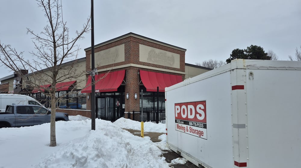 Giordano's near the Mall at Fairfield Commons in Beavercreek has suddenly closed. MICHAEL KURTZ / STAFF