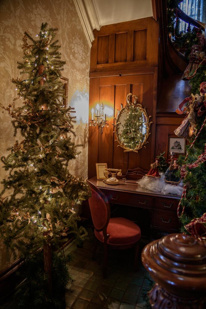 PHOTOS: Check out the gorgeous Dayton Woman’s Club, decorated for the holidays