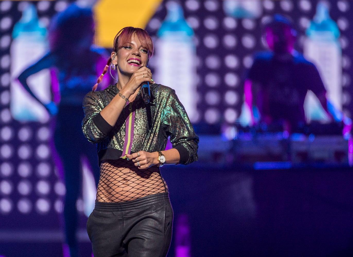Miley Cyrus brings Bangerz Tour to Louisville's KFC Yum! Center