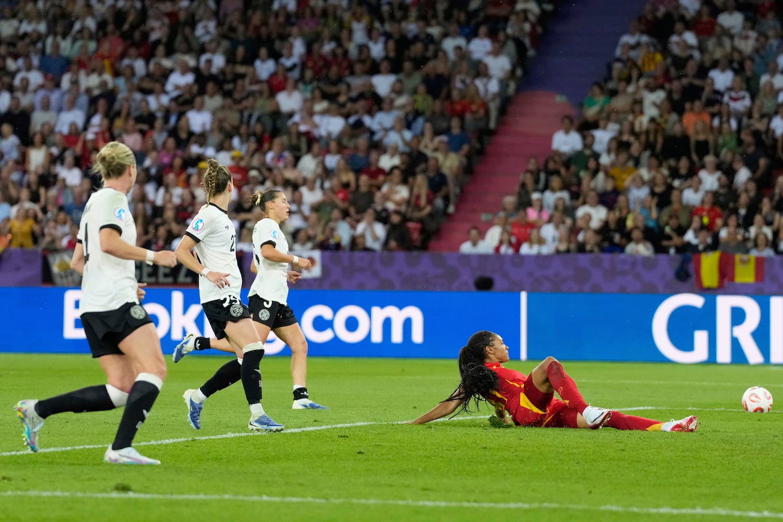 Germany players watch as Spain's Salma Paralluelo fails to connect with the ball in front of the goal during the Women's Euro 2025 semifinals soccer match between Germany and Spain at Stadion Letzigrund in Zurich, Switzerland, Wednesday, July 23, 2025. (AP Photo/Alessandra Tarantino)