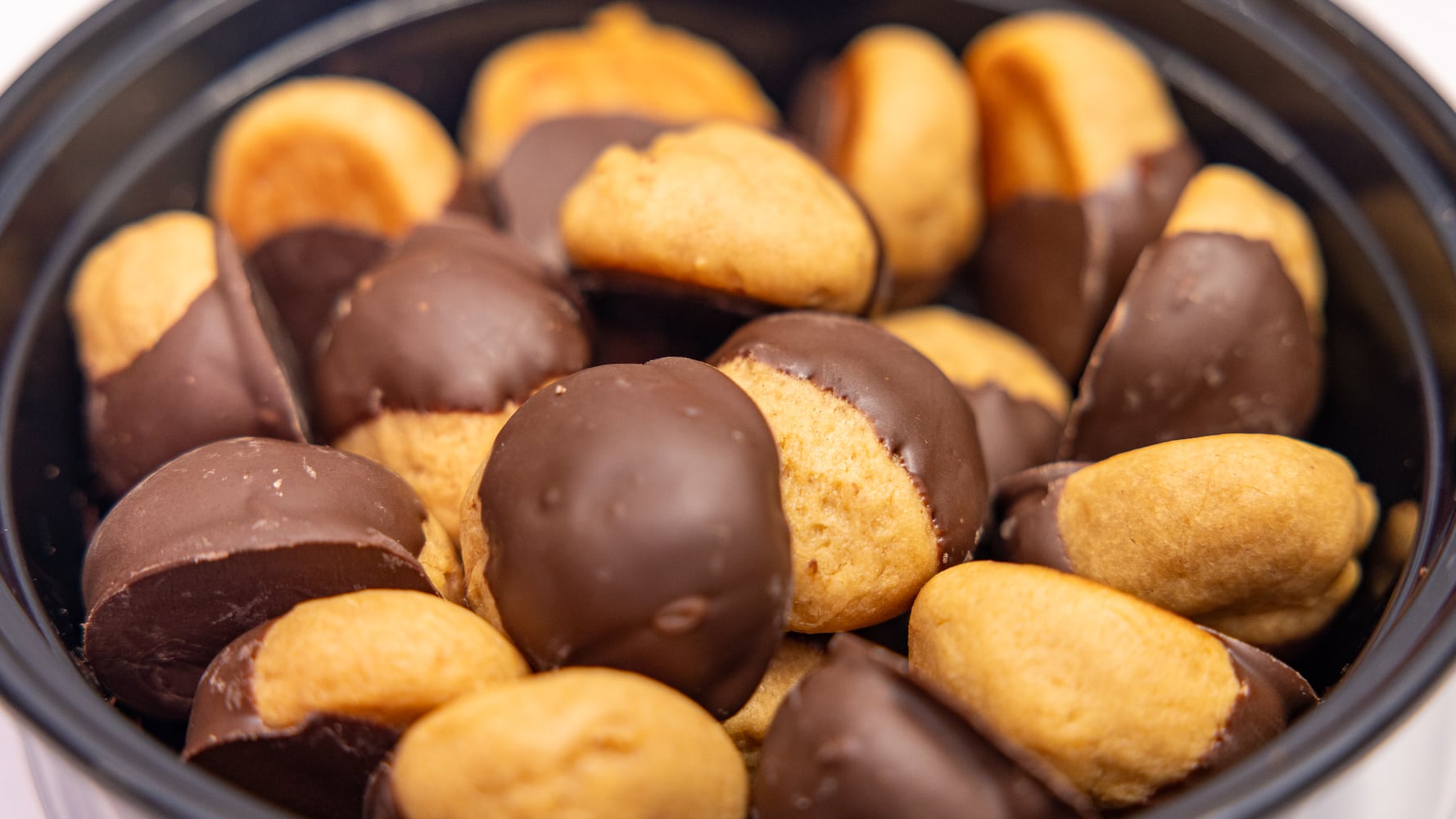 DDN 112425 DDN Holiday Cookie Contest