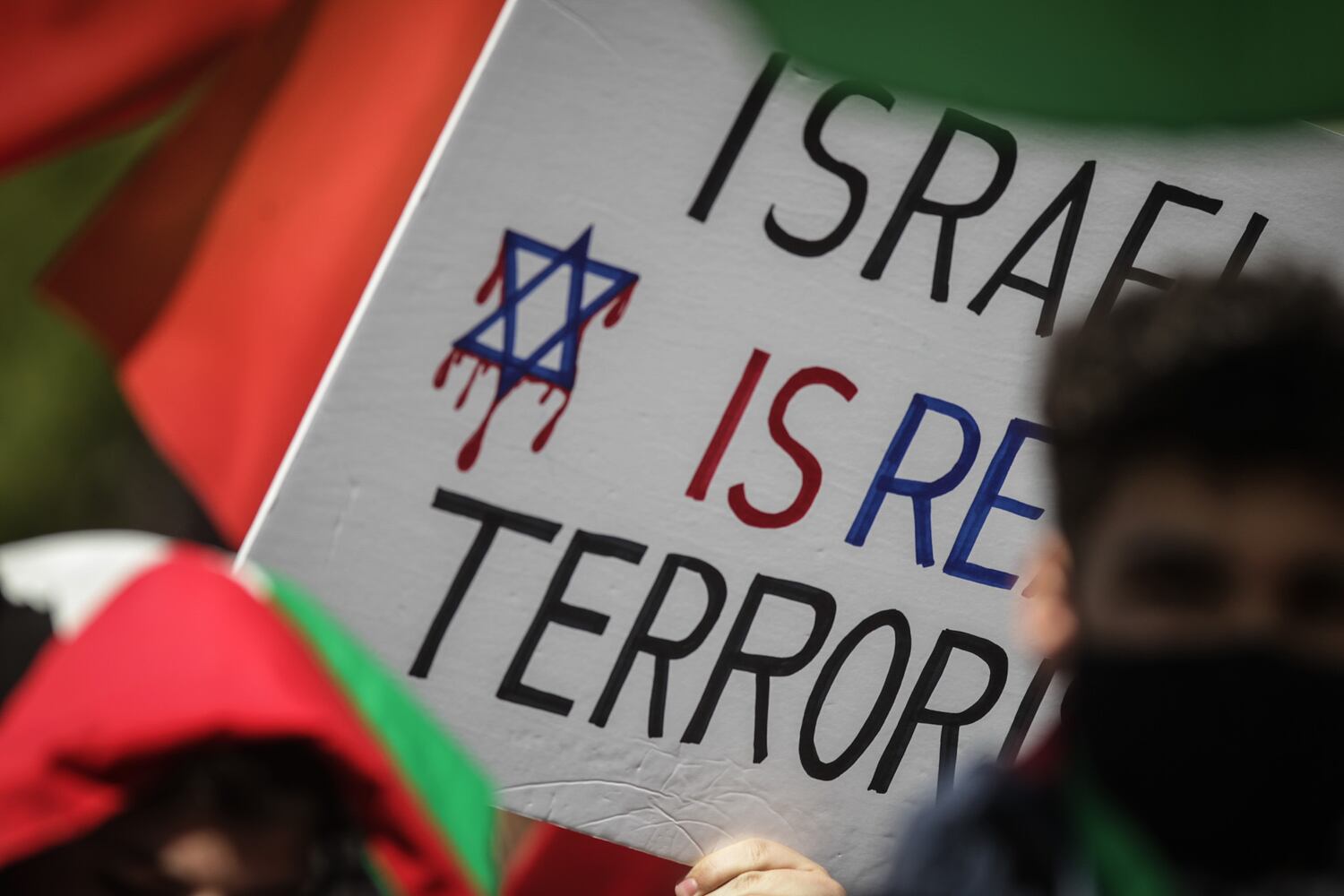 Crowd gathers in Dayton in support of Palestine
