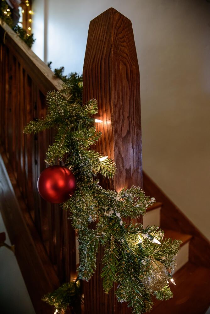 PHOTOS: Inside gorgeous Oakwood homes decorated for its very first  holiday home tour