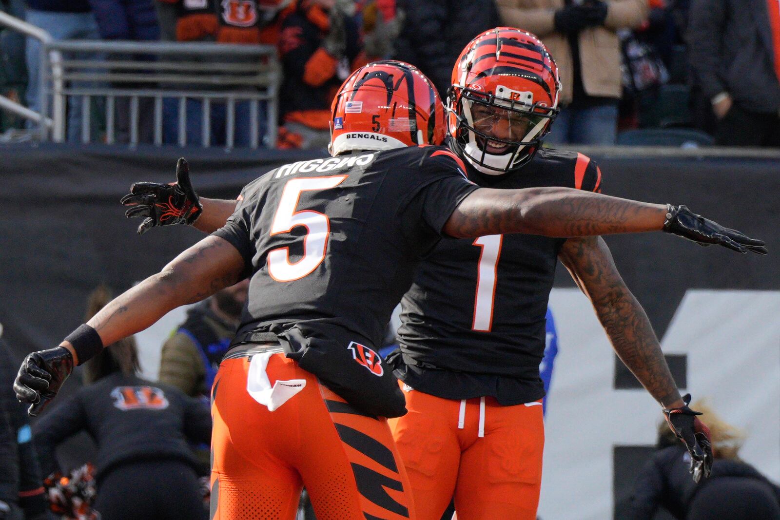 Cincinnati Bengals wide receiver Tee Higgins (5) celebrates with wide receiver Ja'Marr Chase (1) after making a touchdown catch during the first half of an NFL football game, Sunday, Dec. 22, 2024, in Cincinnati. (AP Photo/Jeff Dean)