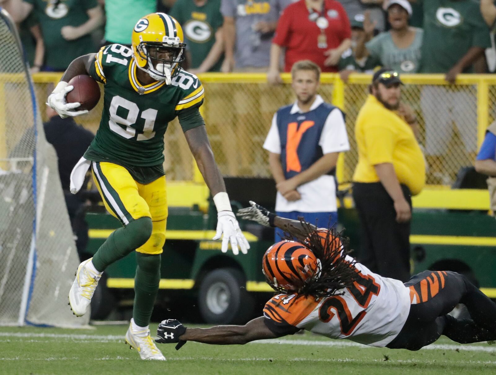 Green Bay Packers’ Geronimo Allison gets past Cincinnati Bengals’ Adam Jones for a 72-yard catch during overtime of an NFL football game against the Cincinnati Bengals Sunday, Sept. 24, 2017, in Green Bay, Wis. (AP Photo/Morry Gash)