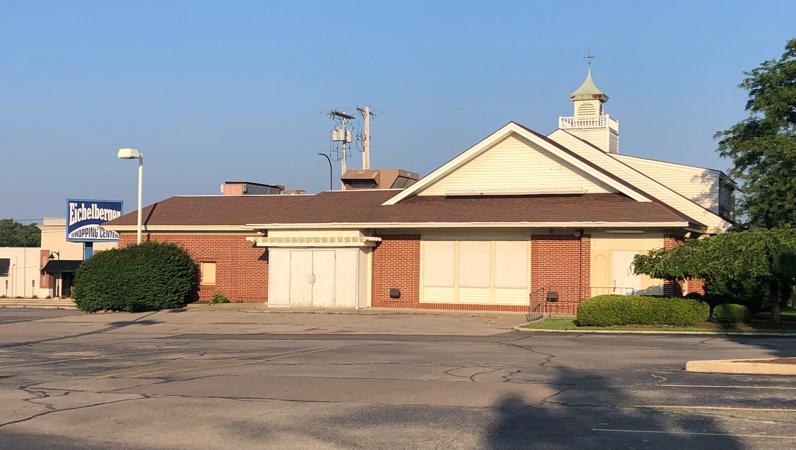 Kroger has agreed to rent the 500 E. Stroop Road Kettering site, which was closed in 2014 as part of nationwide shutdown of certain Friendly’s restaurants. JEREMY P. KELLEY/STAFF