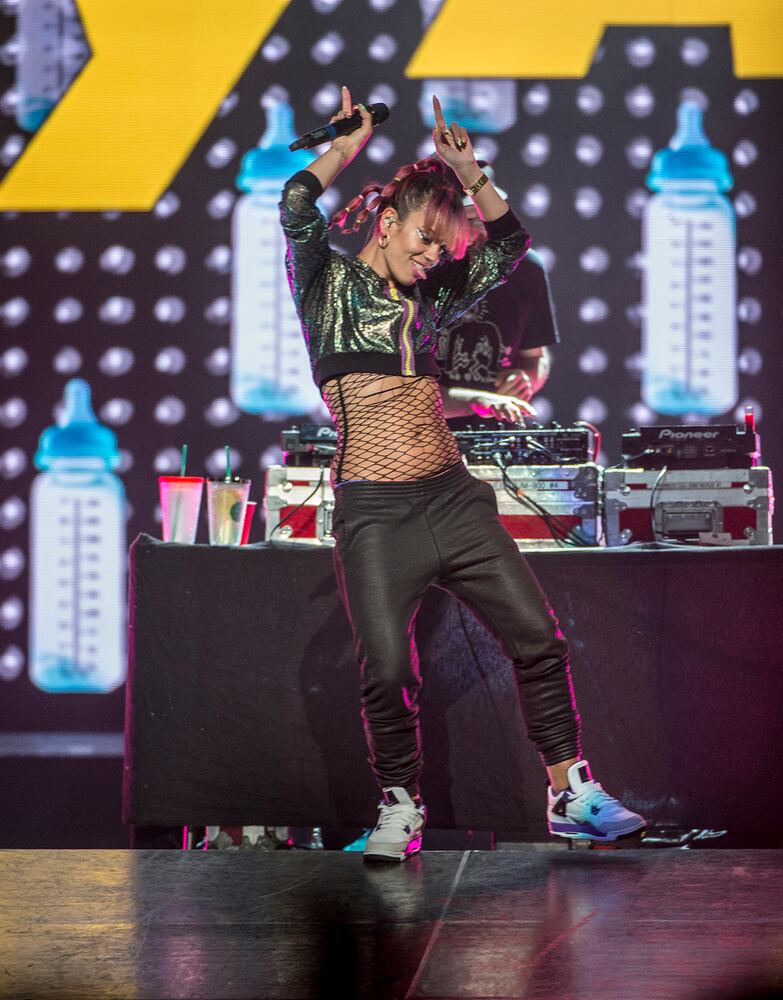 Miley Cyrus brings Bangerz Tour to Louisville's KFC Yum! Center